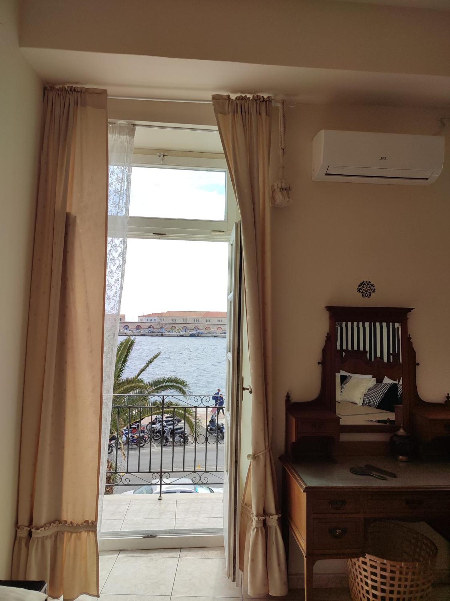 Locadiera Pansion Ermoupoli Ngoại thất bức ảnh